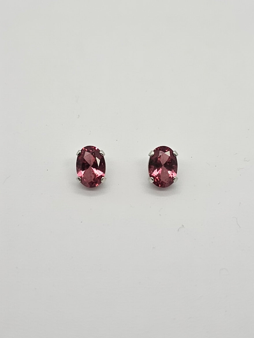 Stud earrings garnet