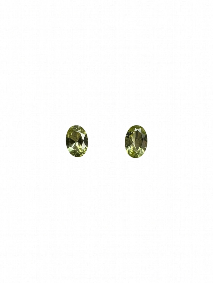 Stud earrings gemstone green