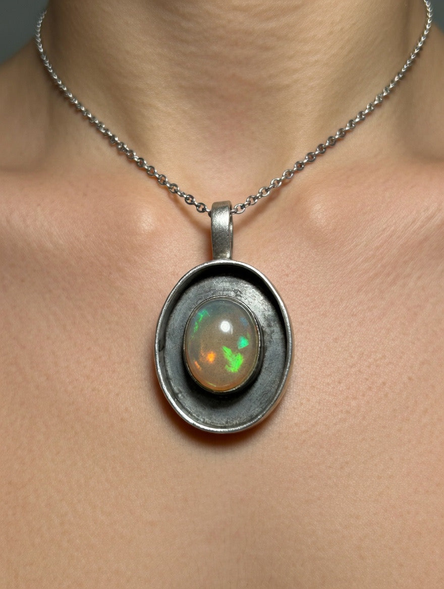 Vintage Silver pendant opal