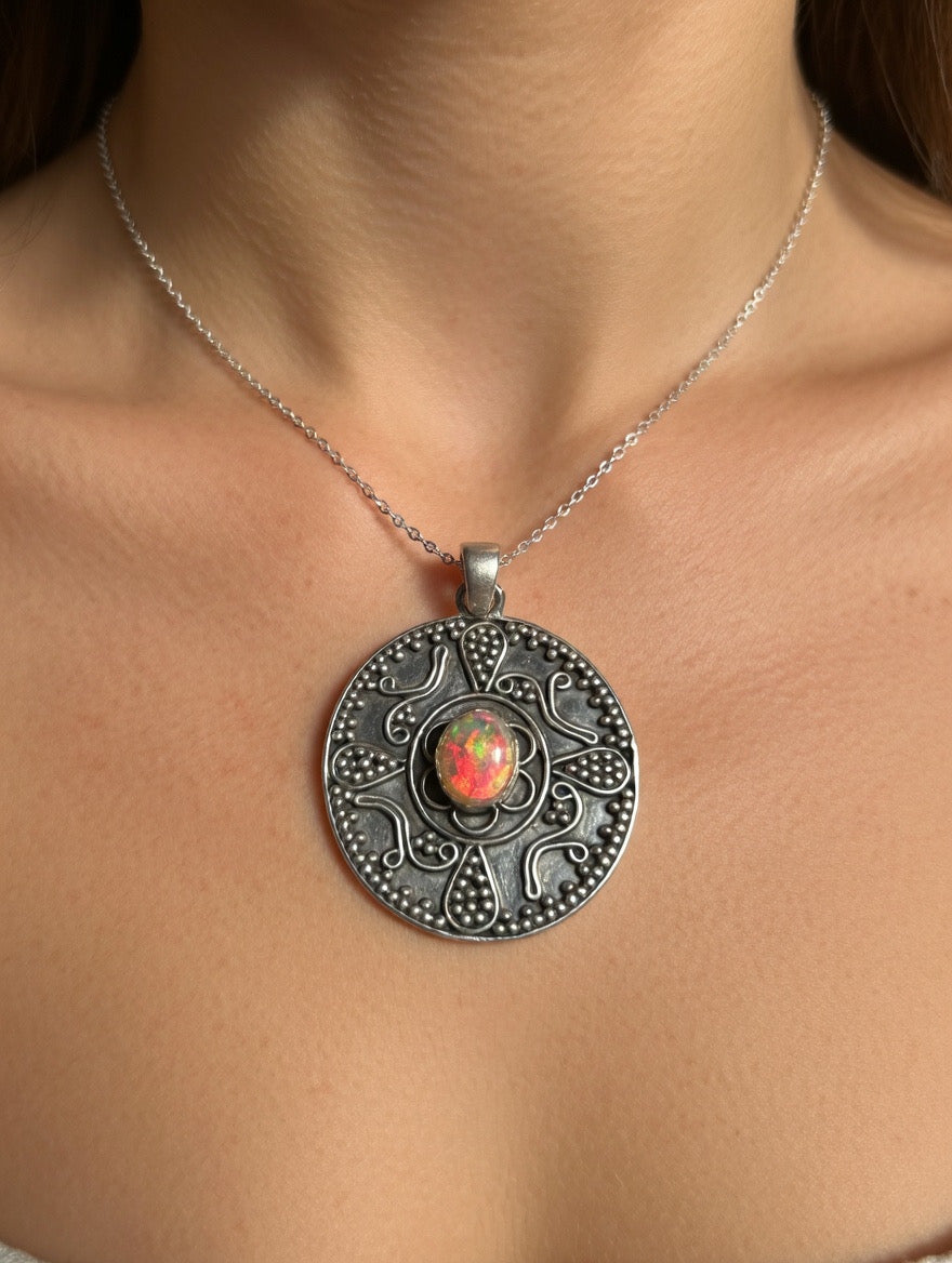 Vintage Silver pendant opal